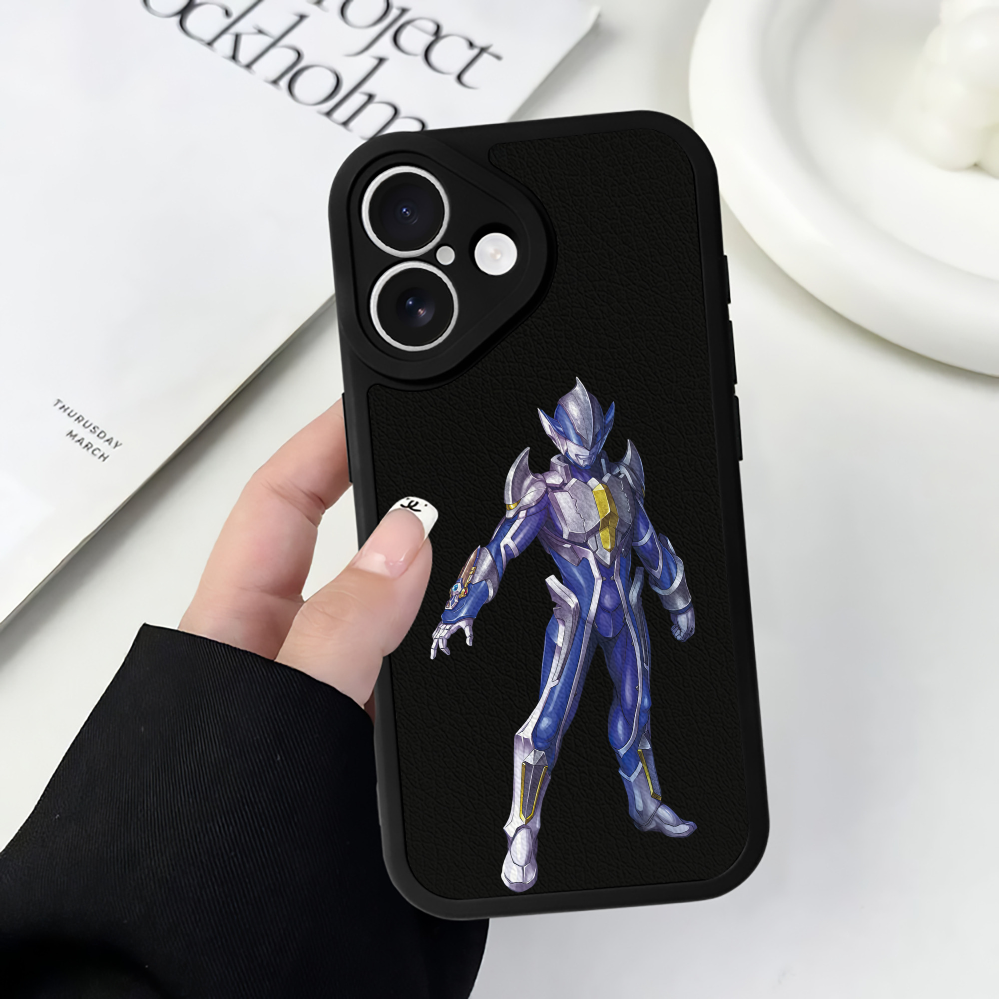 （画像用） ウルトラマン Ultraman 【iPhone 16シリーズ対応】シリコンスマホケース（レザー調） 材質：シリコン